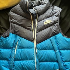 OVERSIZED NIKE PUFFER VEST